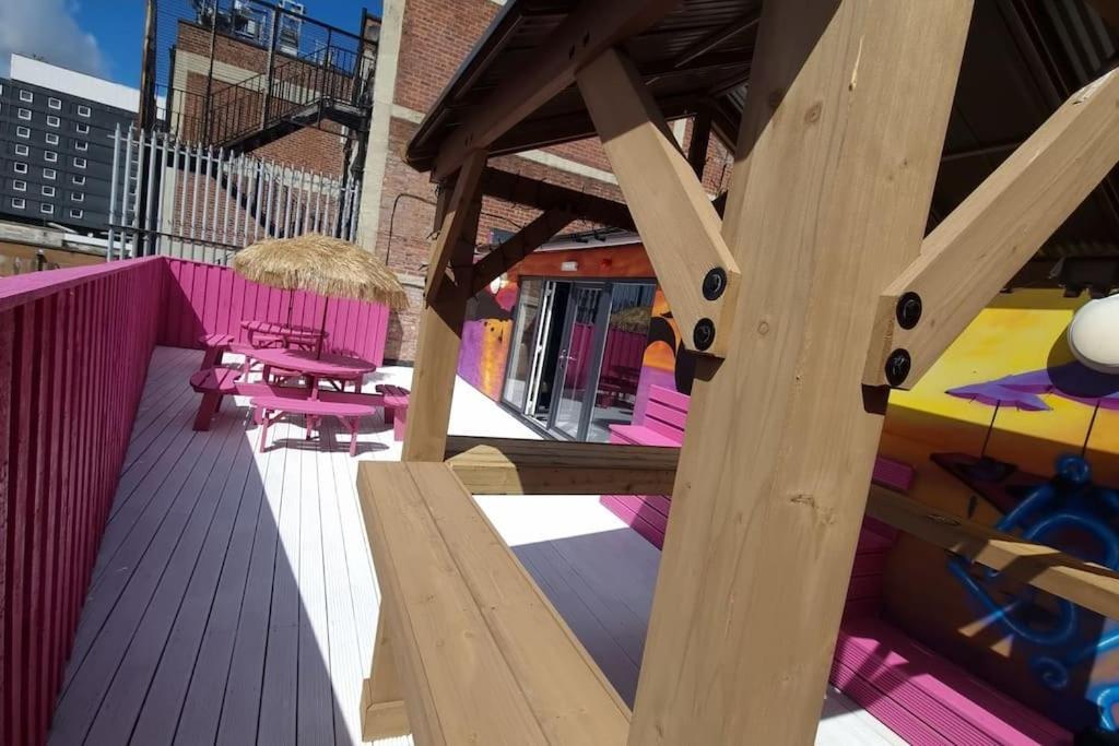 Penthouse Apartment, Sleeps 21 With Terrace Liverpool Extérieur photo