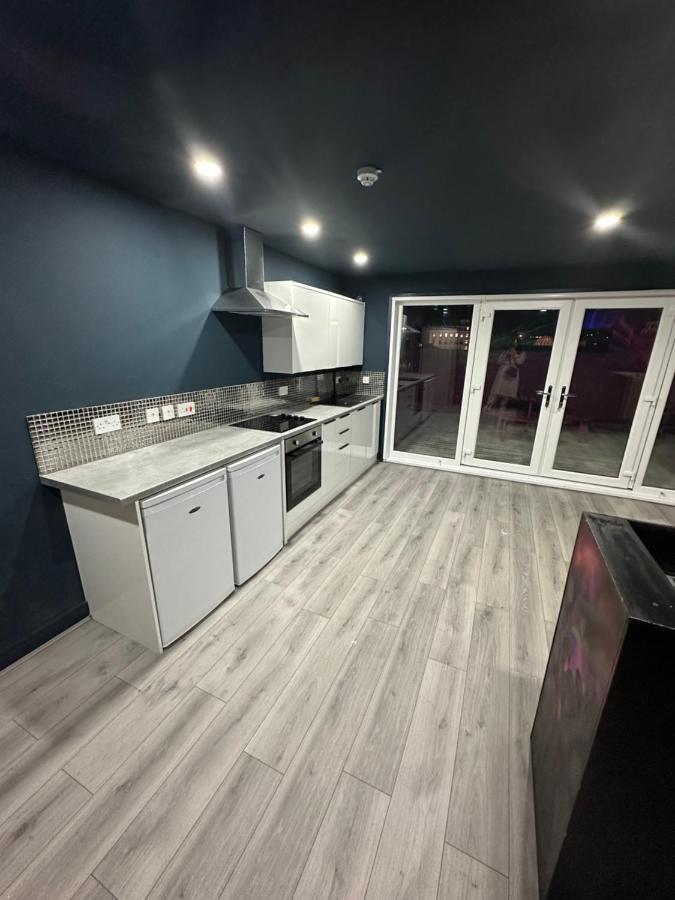 Penthouse Apartment, Sleeps 21 With Terrace Liverpool Extérieur photo